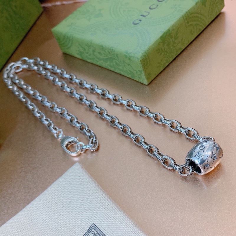 G*u*i necklaces